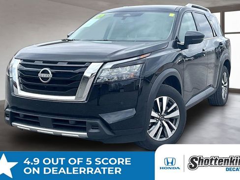 Used 2025 Nissan Pathfinder SL AWD/4WD image 1