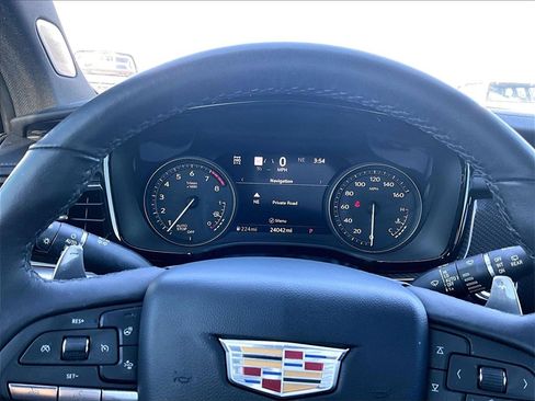 Used 2023 Cadillac XT6 Sport w/ LPO, ONYX Package image 25