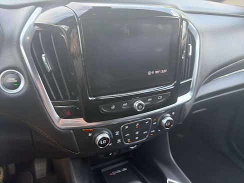 Used 2023 Chevrolet Traverse Premier FWD image 20