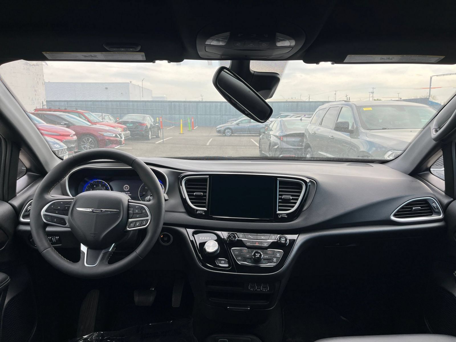 Used 2025 Chrysler Pacifica Select FWD image 35