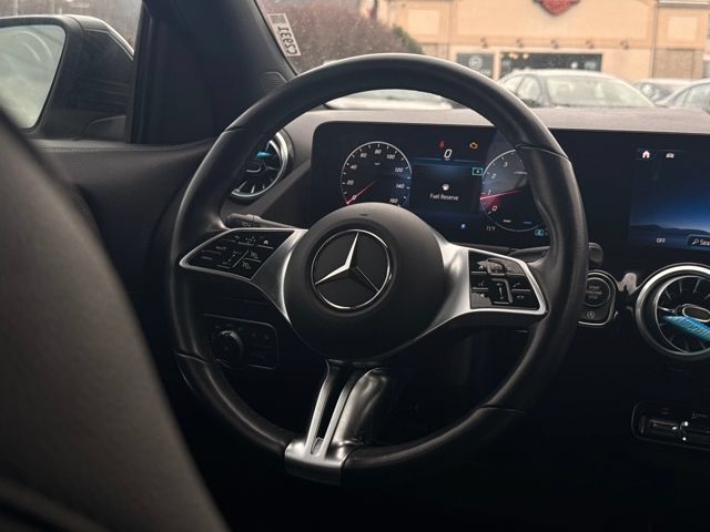 Used 2025 Mercedes-Benz GLA 250 4MATIC image 7