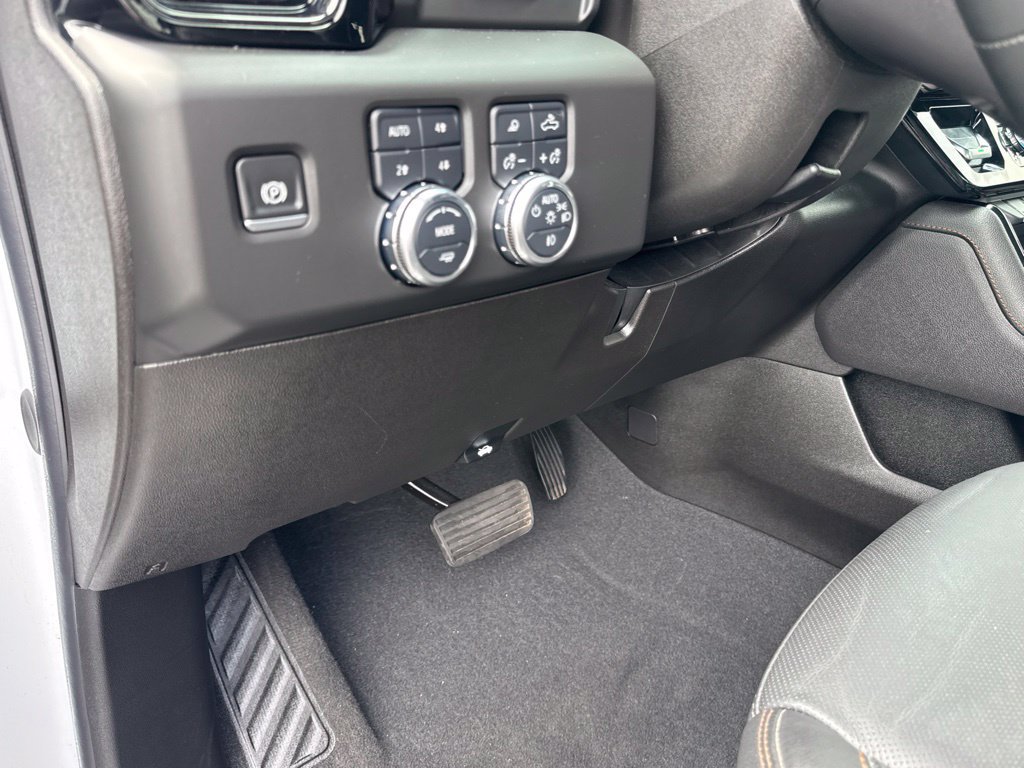 Used 2025 GMC Sierra 2500 AT4 w/ AT4 Premium Plus Package AWD/4WD image 12