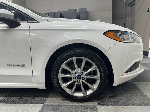 Used 2017 Ford Fusion SE FWD image 5