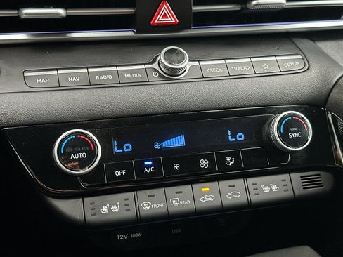 Used 2025 Hyundai Elantra Limited FWD image 19