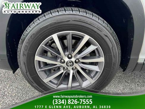 Used 2019 Toyota Highlander XLE FWD image 34