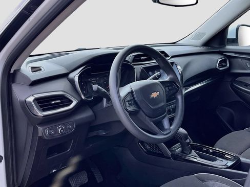 Used 2023 Chevrolet TrailBlazer LT w/ Convenience Package FWD image 9