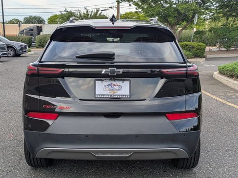 Used 2023 Chevrolet Bolt EUV Premier w/ Sun & Sound Package FWD image 32