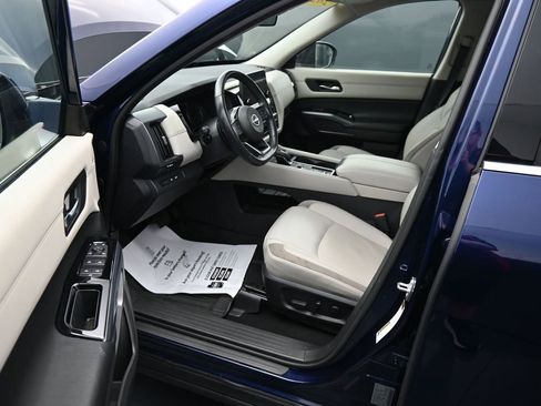 Used 2023 Nissan Pathfinder SL FWD image 15