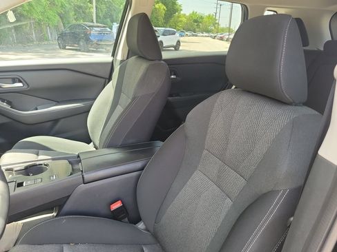 Used 2025 Nissan Rogue SV FWD image 16
