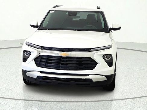 Used 2025 Chevrolet TrailBlazer LT AWD/4WD image 2