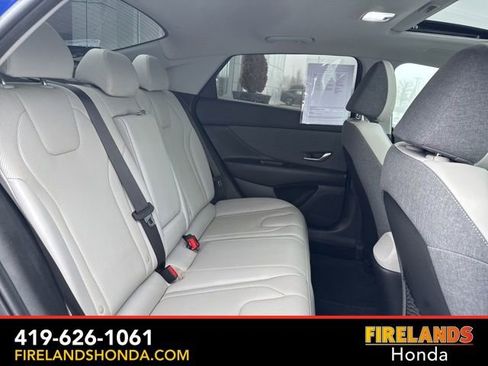 Used 2023 Hyundai Elantra Limited image 32
