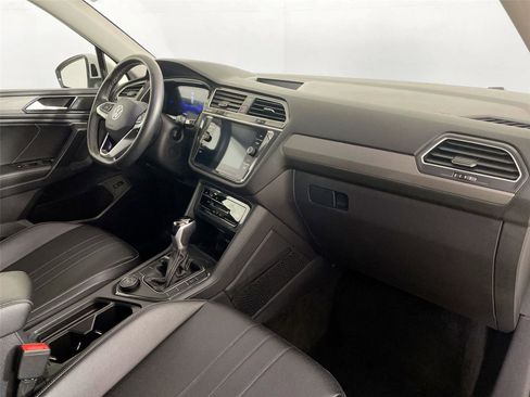 Used 2024 Volkswagen Tiguan SE AWD/4WD image 27