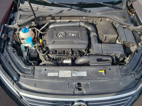 Used 2016 Volkswagen Passat 1.8T SEL Premium image 41