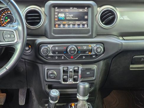 Used 2018 Jeep Wrangler Unlimited Sahara w/ LED Lighting Group AWD/4WD image 33