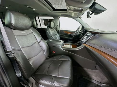 Used 2020 Cadillac Escalade ESV Luxury w/ Escalade Sport Edition image 30