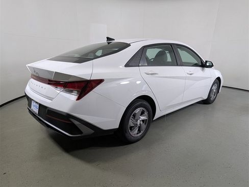 New 2025 Hyundai Elantra SE image 7