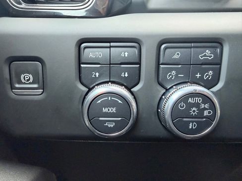 Used 2024 GMC Sierra 2500 AT4 w/ AT4 Premium Plus Package image 21