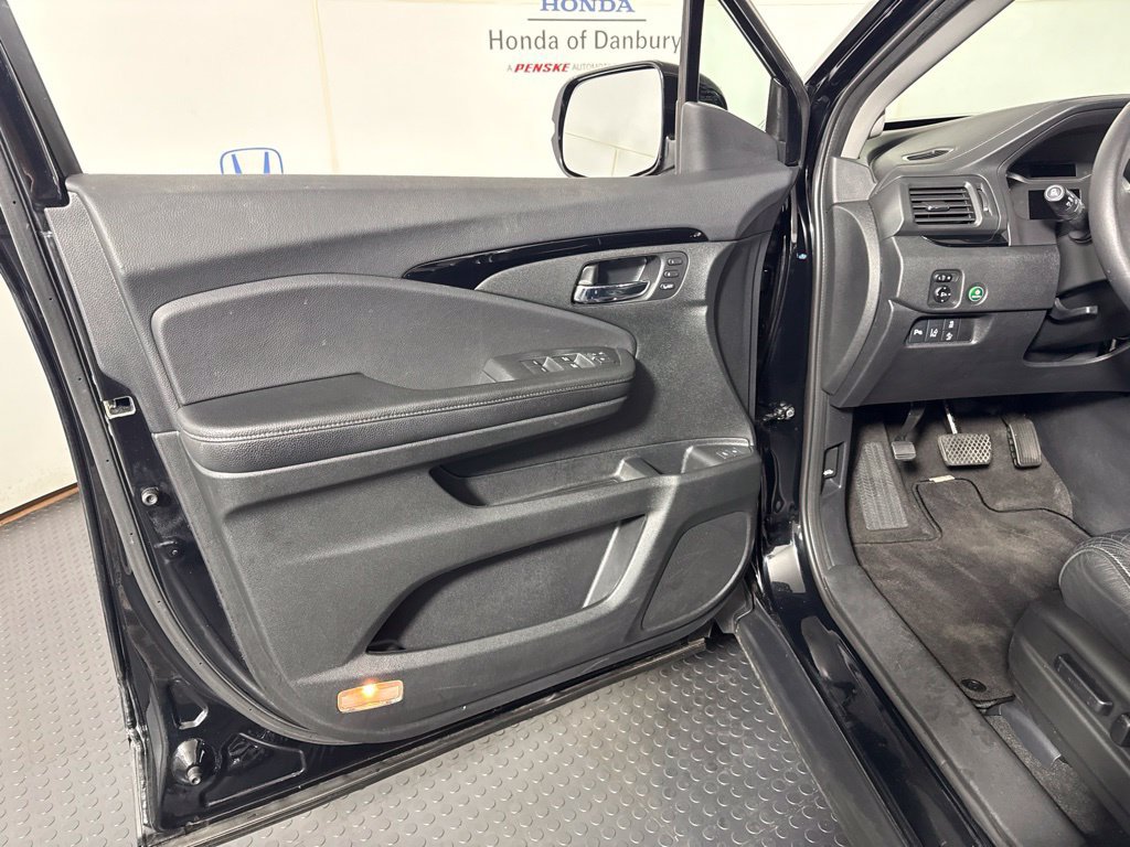 Certified 2017 Honda Pilot Touring image 14