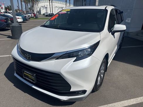 Certified 2026 Toyota Sienna XLE FWD image 14