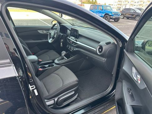 Used 2023 Kia Forte LXS image 11