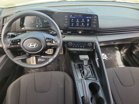 Used 2025 Hyundai Elantra Sport FWD image 4