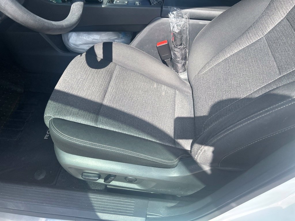 Used 2023 Nissan Rogue SV FWD image 5
