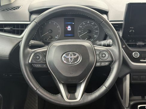 Used 2025 Toyota Corolla Cross LE FWD image 11