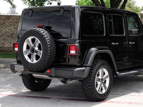 Used 2022 Jeep Wrangler Unlimited Sahara AWD/4WD image 17