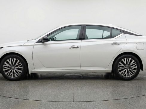Used 2025 Nissan Altima 2.5 SV image 5
