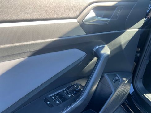 Used 2025 Volkswagen Jetta SE image 20