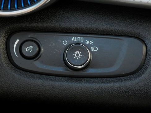 Used 2025 Chevrolet Trax LT image 21