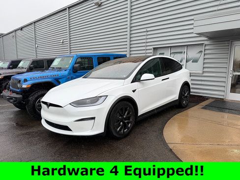 Used 2023 Tesla Model X image 1