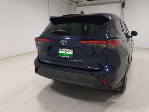 Used 2021 Toyota Highlander XLE AWD/4WD image 7