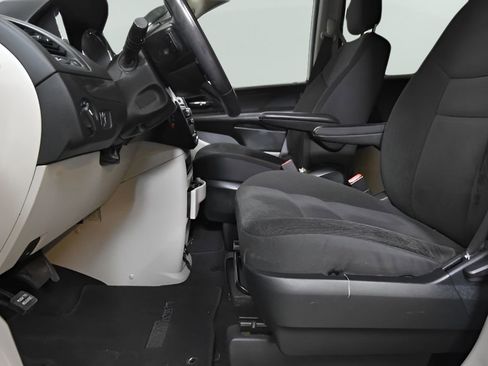 Used 2017 Dodge Grand Caravan SE w/ Power Window Group image 17