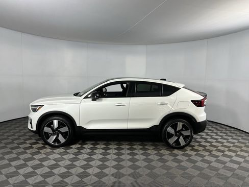 Used 2024 Volvo C40 P8 Recharge Plus w/ Climate Package image 9