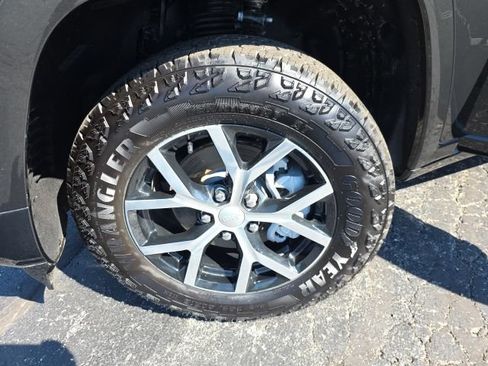 Used 2023 Jeep Grand Cherokee Overland w/ Adv Protech Group III AWD/4WD image 67