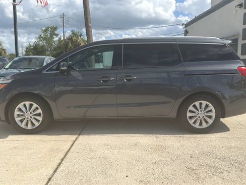 Used 2016 Kia Sedona EX FWD image 3