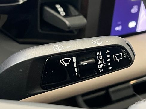 Certified 2025 Porsche Macan Electric image 46