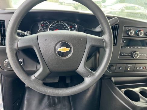 Used 2019 Chevrolet Express 2500 RWD image 19