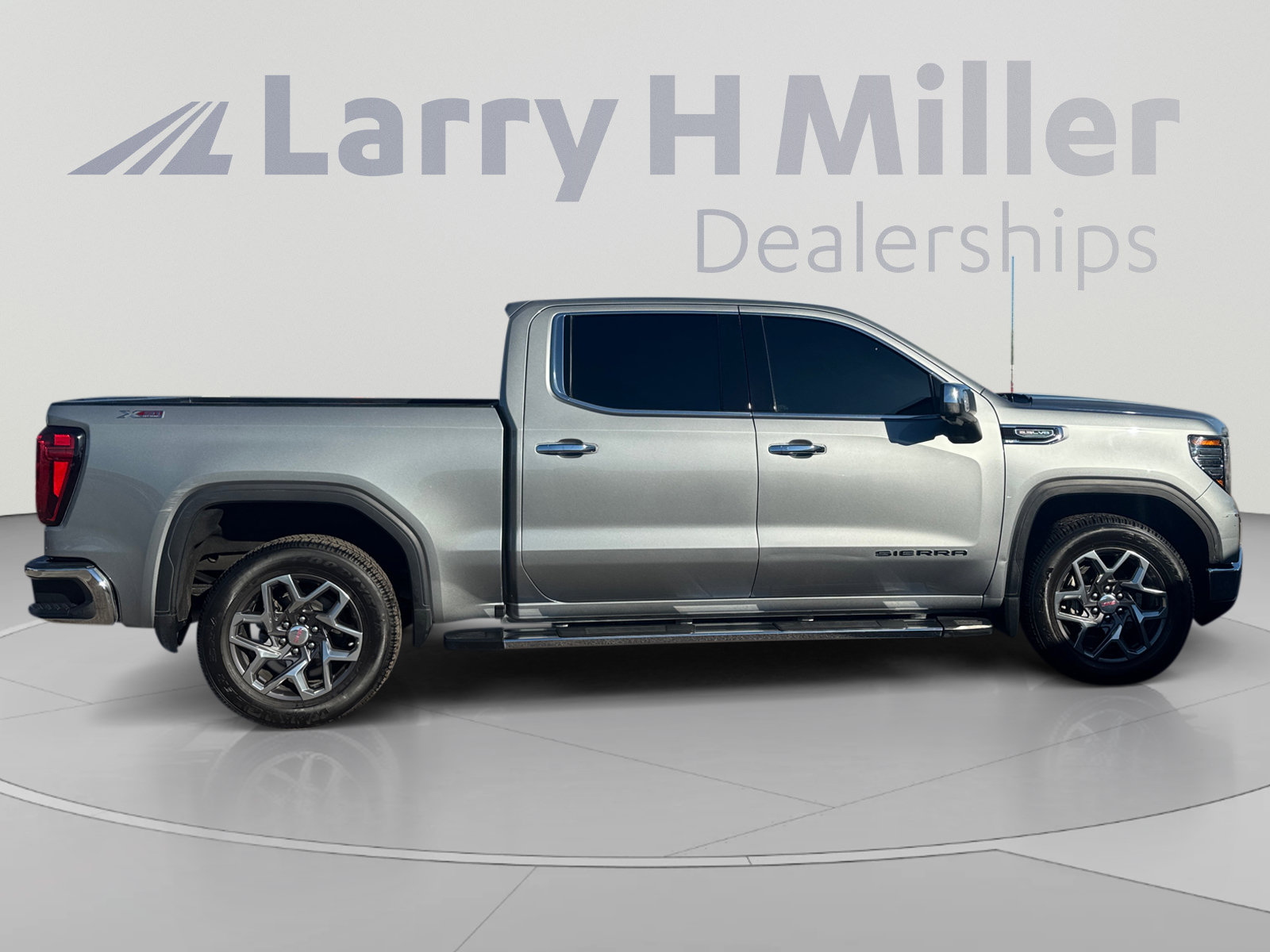 Used 2024 GMC Sierra 1500 SLT w/ SLT Premium Plus Package AWD/4WD image 6