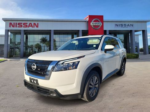 Used 2025 Nissan Pathfinder SV FWD image 9