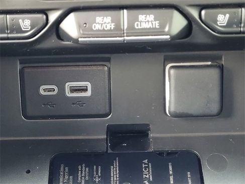 Used 2023 GMC Yukon SLT image 13