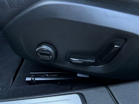 Used 2025 Volvo V60 B5 Cross Country Plus image 11