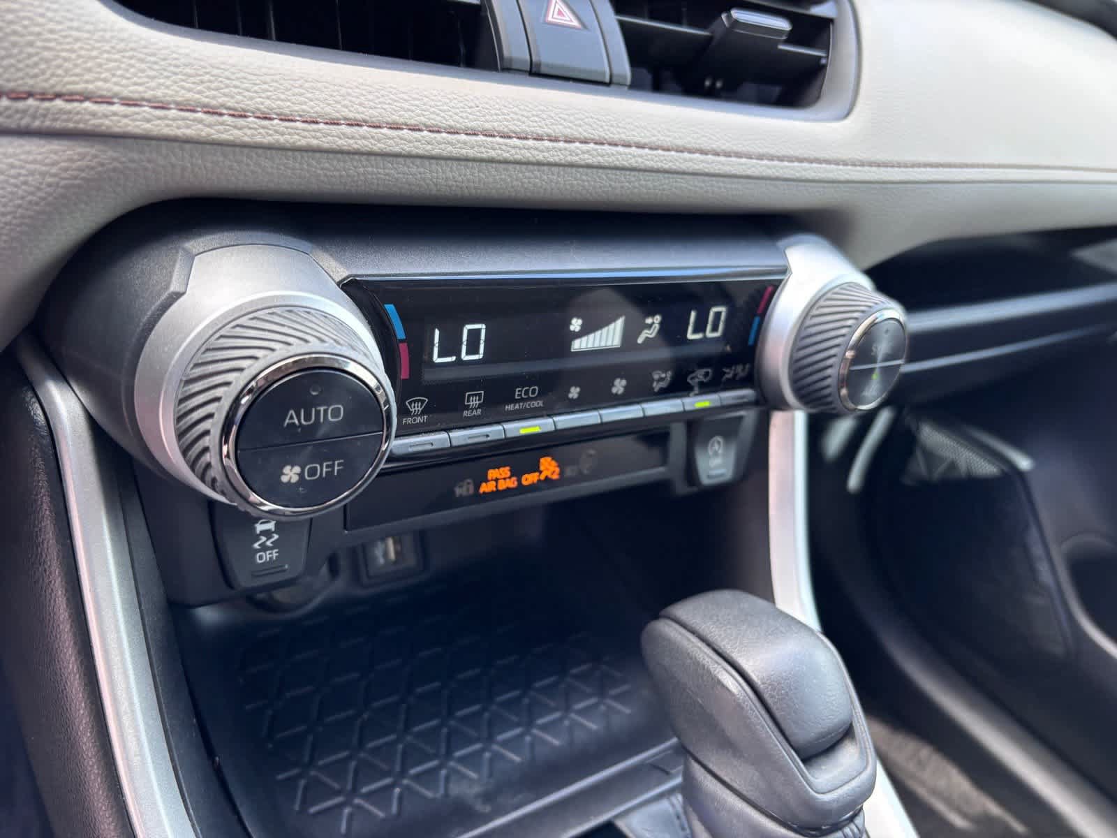 Used 2024 Toyota RAV4 XLE w/ Convenience Package FWD image 28