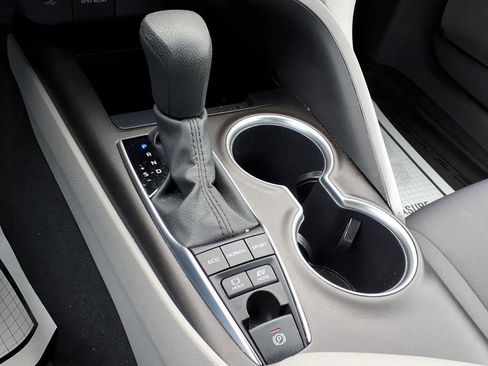 Certified 2022 Toyota Camry LE image 19