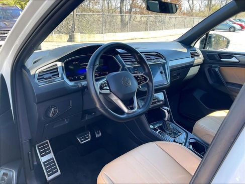 Used 2024 Volkswagen Tiguan SE R-Line image 8