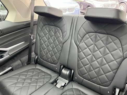 Used 2026 BMW X7 xDrive40i w/ Premium Package image 24