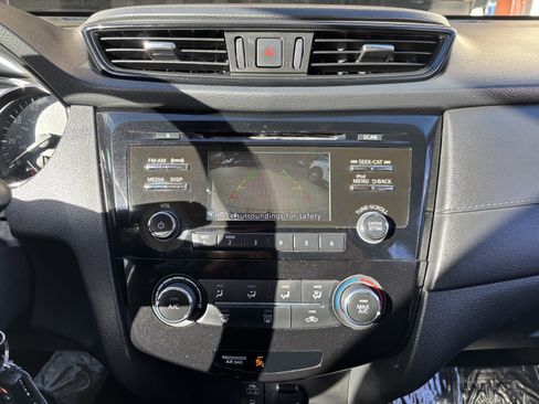 Used 2017 Nissan Rogue S image 29