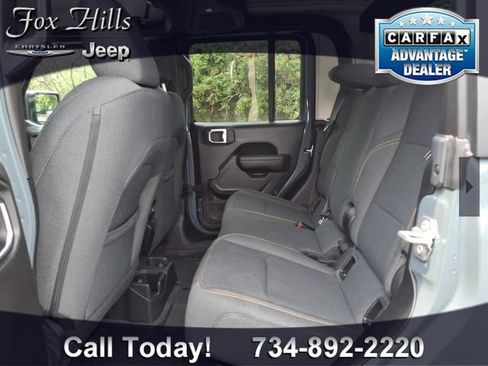 Used 2025 Jeep Gladiator Sport AWD/4WD image 11