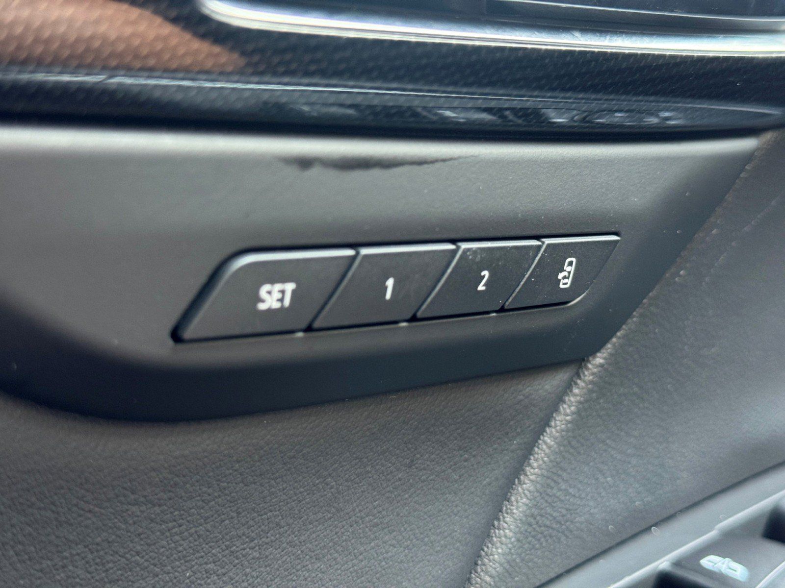 Used 2022 Buick Envision Essence w/ Sport Touring Package FWD image 17